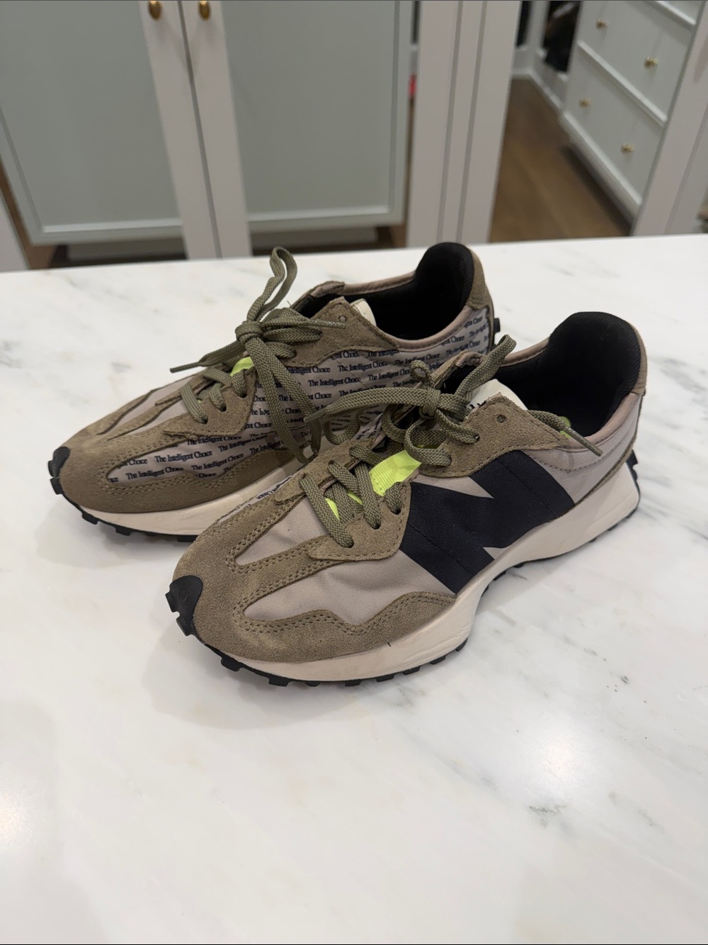 New Balance 327 Olive Trainers size 7.5